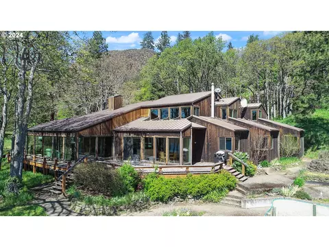 7401 State Hwy 14, Lyle, WA 98635