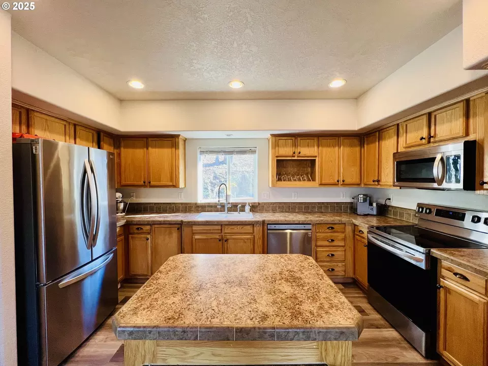  320 Cegavske Ln, Roseburg, OR 97470 photo 12