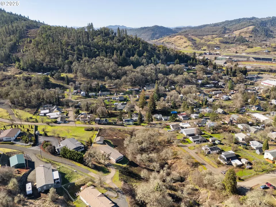  320 Cegavske Ln, Roseburg, OR 97470 photo 37