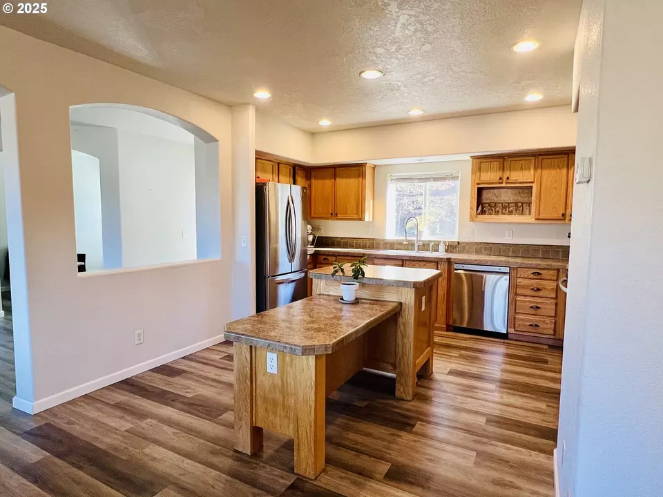  320 Cegavske Ln, Roseburg, OR 97470 photo 11