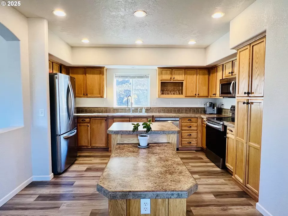  320 Cegavske Ln, Roseburg, OR 97470 photo 7