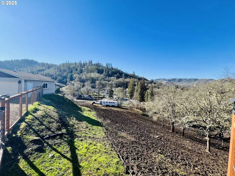 320 Cegavske Ln, Roseburg, OR 97470 photo 39