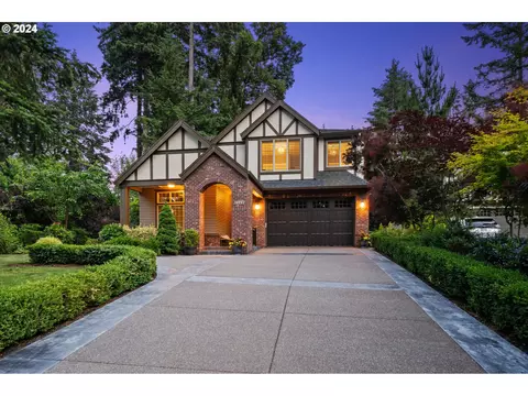 1122 Bayberry Rd, Lake Oswego, OR 97034