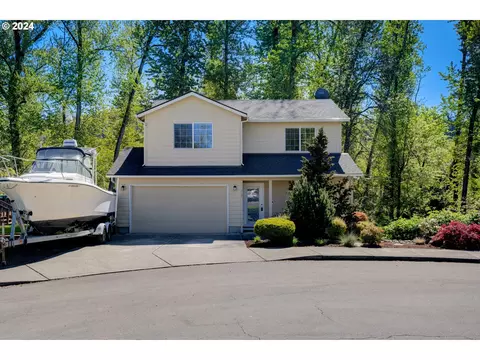 315 Edgewater Rd, Gladstone, OR 97027