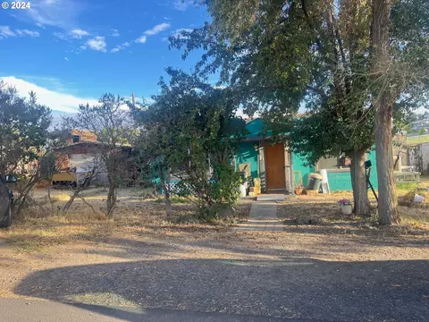 300 7th St, Umatilla, OR 97882