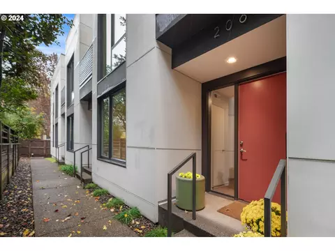 2064 NE 11th Ave, Portland, OR 97212