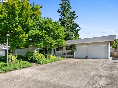 16916 SE Franklin St, Portland, OR 97236