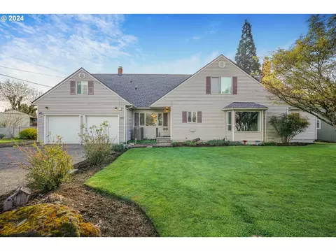 852 SE Lyle St, Dallas, OR 97338