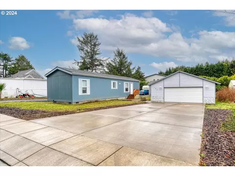 703 SE Neptune Ave, Lincoln City, OR 97367