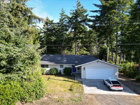 1387 20th St, Florence, OR 97439