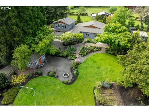 200 SW Peach Cove Ln, West Linn, OR 97068