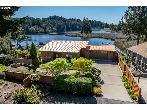 5626 Linda Way, Florence, OR 97439