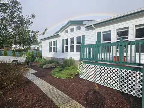 150 N 3rd St, Lakeside, OR 97449