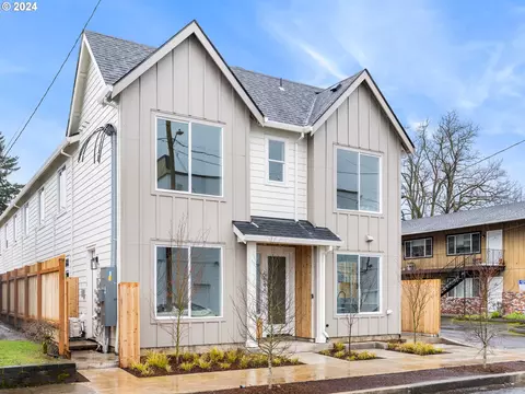 5528 SE Center St #5, Portland, OR 97206