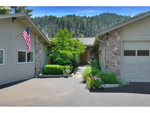 70 N River Dr, Roseburg, OR 97470