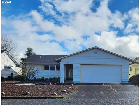 314 S Columbia Dr, Woodburn, OR 97071