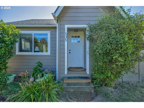 535 S State St, Sutherlin, OR 97479