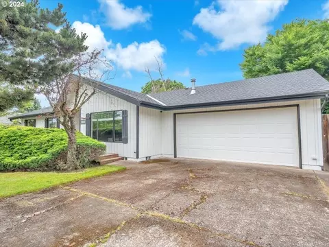 306 E Park Ave, Molalla, OR 97038