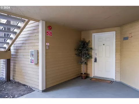 9914 SE Talbert St, Clackamas, OR 97015