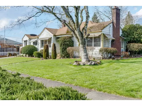 3935 SE Henry St, Portland, OR 97202