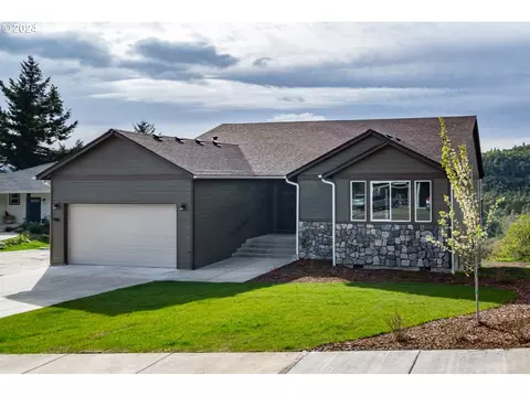 940 NE Ventura St, Roseburg, OR 97470