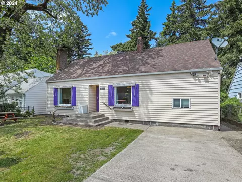 9061 NE Halsey St, Portland, OR 97220