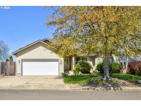 2561 Golfview Ave, Sutherlin, OR 97479