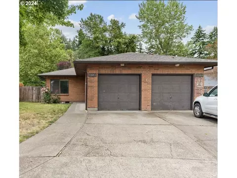 520 E Michelle Ct, Newberg, OR 97132