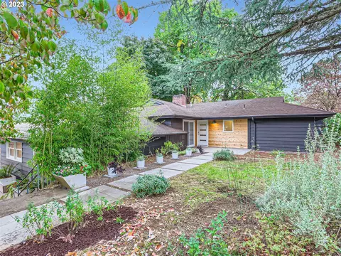 13046 NE Couch St, Portland, OR 97230