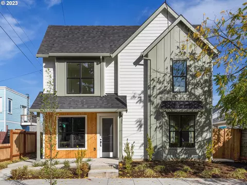 2223 N Bryant St #2, Portland, OR 97217