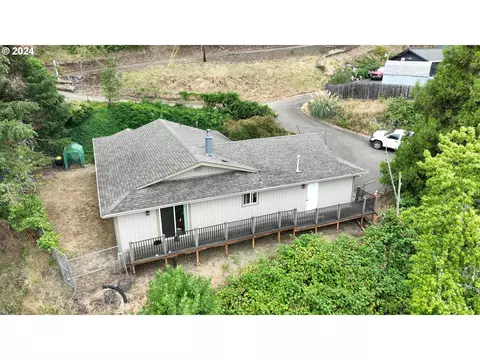 512 SE Colorado Dr, Roseburg, OR 97470