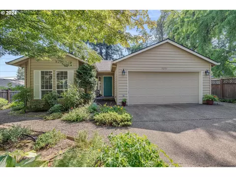 9207 SW Capitol Hwy, Portland, OR 97219
