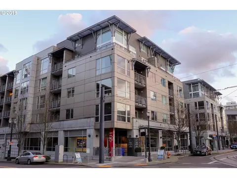 1125 NW 9th Ave #203, Portland, OR 97209