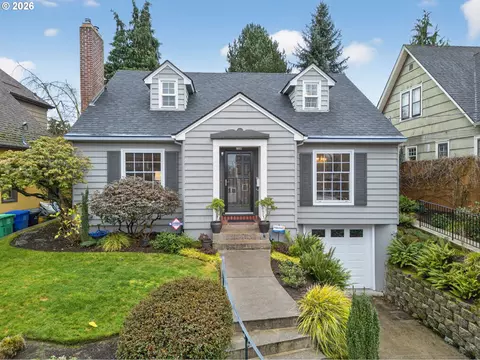 728 NE Royal Ct, Portland, OR 97232