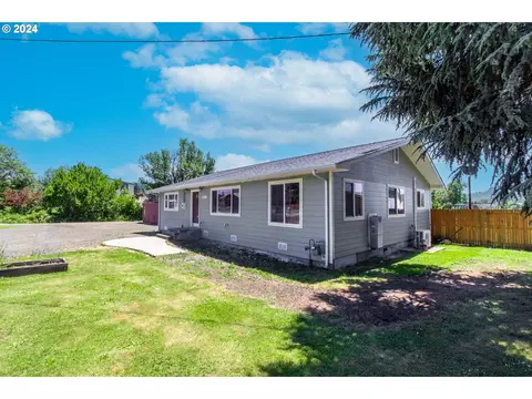 250 Coos Bay Wagon Rd, Roseburg, OR 97471