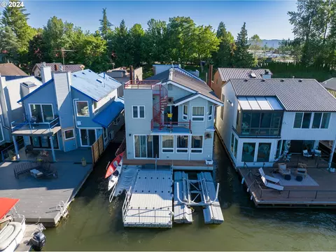 3939 N Marine Slip 10 Dr #10, Portland, OR 97217
