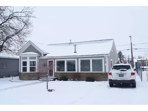 213 E Currant St, Athena, OR 97813