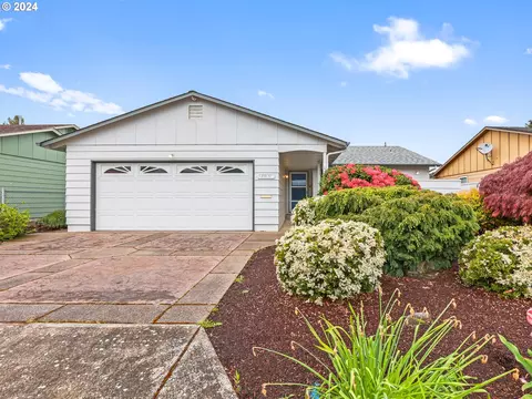 305 W Clackamas Cir, Woodburn, OR 97071