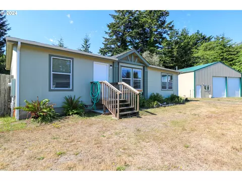 63452 James Dr, Coos Bay, OR 97420