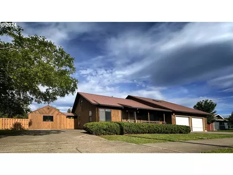 2905 N 2nd St, La Grande, OR 97850