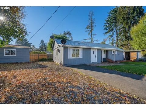 9272 Hallelujah Dr, Salem, OR 97305