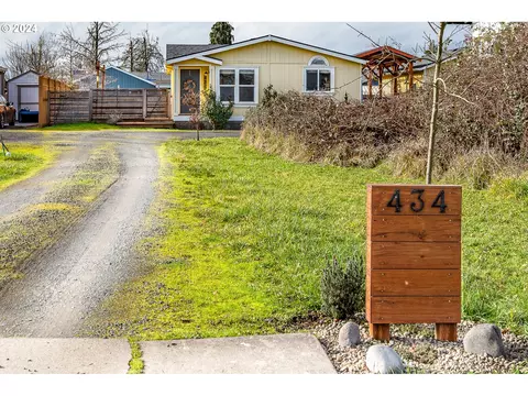 434 39th St, Springfield, OR 97478