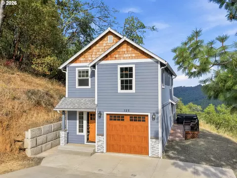 125 Eagle Dr, Roseburg, OR 97471