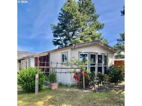 1717 N Siano Loop, Florence, OR 97439