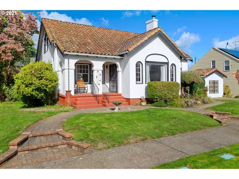 316 SE Court St, Dallas, OR 97338