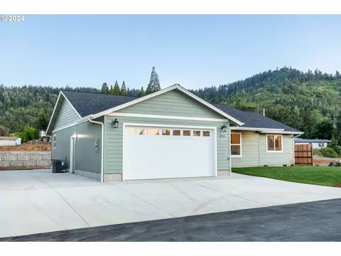 874 Fir Grove Ln, Sutherlin, OR 97479