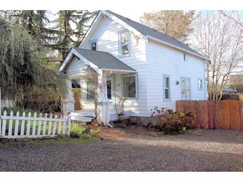 243 SE Dora Ave, Troutdale, OR 97060