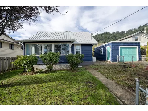305 4th St, Garibaldi, OR 97118