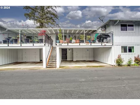 12813 SE Stark St #A7, Portland, OR 97233