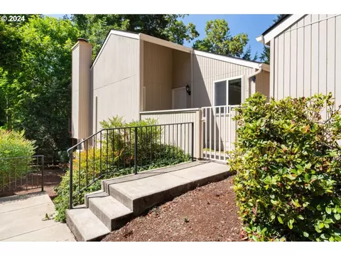 2558 Brittania Pl, Eugene, OR 97405